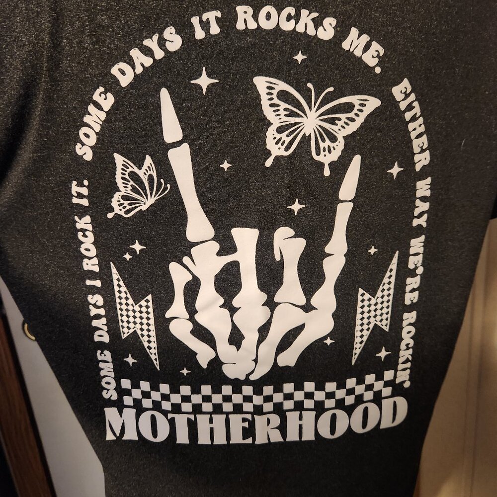 Dark Gray Motherhood Rocks T Shirt Size L